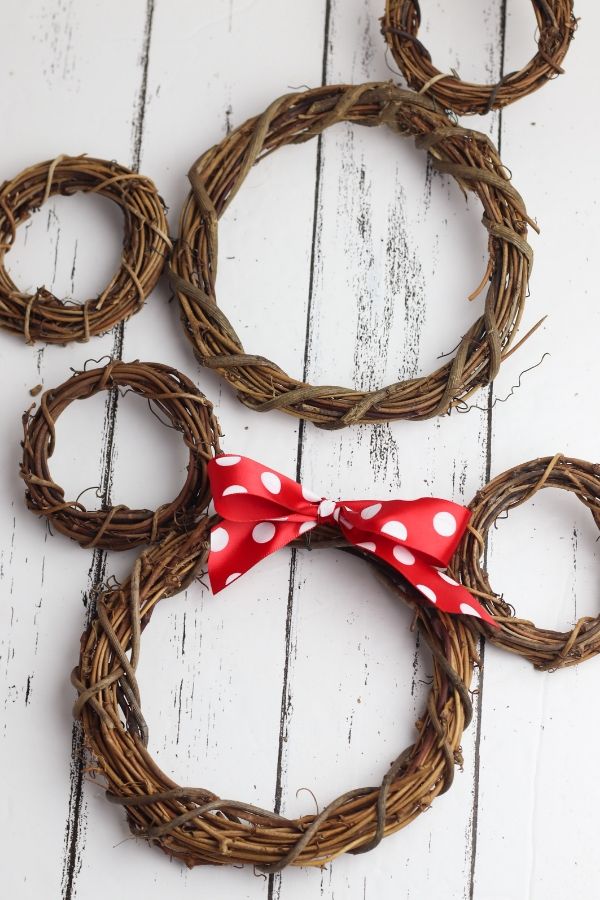 minnie mouse wreath